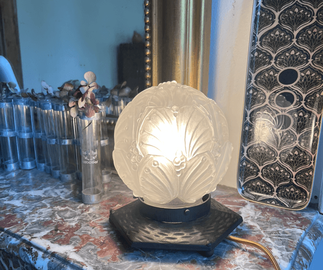 Lampe à poser / lampe de table globe Art Déco 