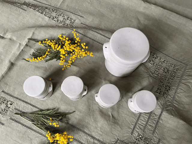 Collection de cinq pots en grès épices