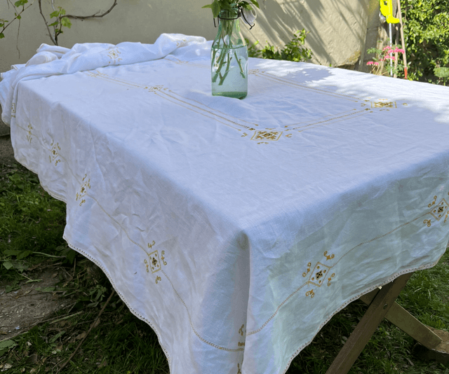 Nappe en lin ancienne brodée à la main 