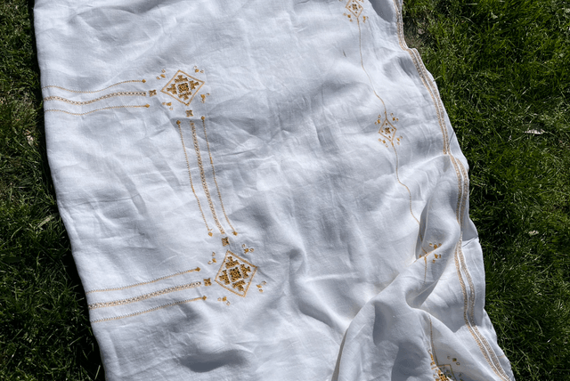 Nappe en lin ancienne brodée à la main 