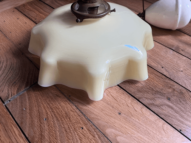 Lampe / suspension en opaline avec monte et baisse en céramique  