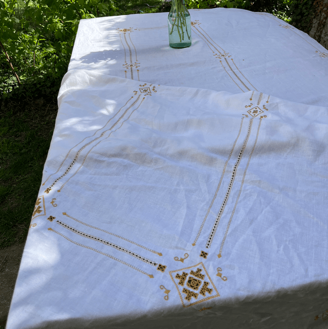Nappe en lin ancienne brodée à la main 