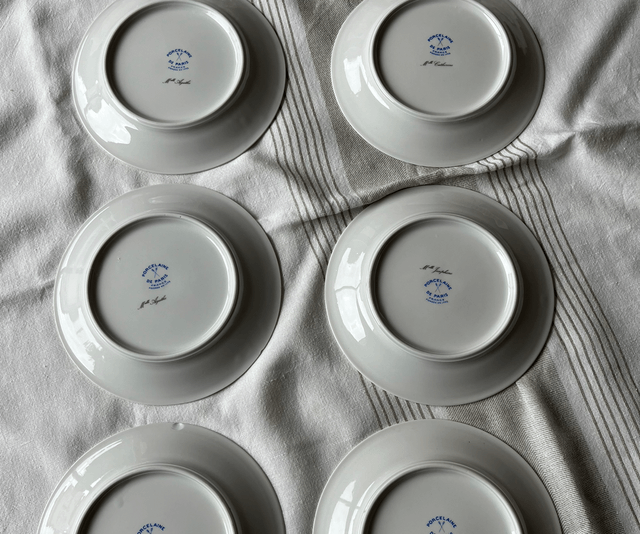 Six assiettes à dessert ou décoratives Porcelaine de Paris 