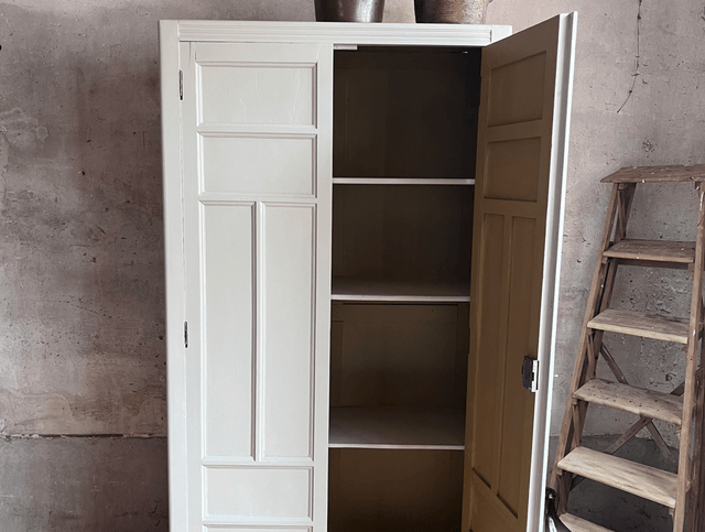 Armoire parisienne